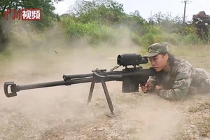 Lính bắn tỉa Trung Quốc đang diễn tập. Ảnh: WEIBO