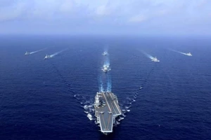 Nhóm tác chiến tàu sân bay của Trung Quốc do tàu Liêu Ninh dẫn đầu. Ảnh: AFP