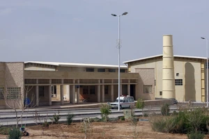 Bên ngoài cơ sở hạt nhân tại TP Natanz của Iran (Ảnh chụp hồi tháng 11-2019). Ảnh: AP 