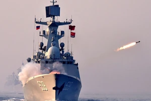 Phái đoàn Mỹ thăm Đài Loan, Bắc Kinh tập trận bắn đạn thật. Ảnh: XINHUA