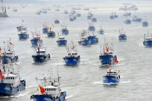 Tàu đánh cá Trung Quốc ra khơi từ TP. Chu Sơn thuộc tỉnh Chiết Giang. Ảnh: SCMP