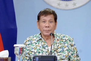 Tổng thống Philippines Rodrigo Duterte phát biểu hôm 19-4. Ảnh: PNA