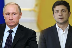 Tổng thống Nga Vladimir Putin (trái) và người đồng cấp Ukraine Volodymyr Zelensky. Ảnh: UNIAN
