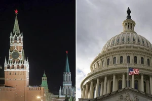 Điện Kremlin vào ngày 30-3-2019 (trái) và Điện Capitol ở thủ đô Washington D.C, Mỹ (phải) vào ngày 17-1.