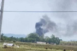 Nhóm nổi dậy Myanmar bắn hạ trực thăng quân sự. Ảnh: MIZZIMADAILY