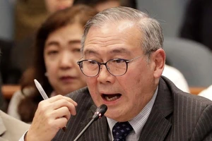 Ngoại trưởng Teodoro Locsin Jr trong một phiên làm việc ở Quốc hội Philippines hồi tháng 9-2018. Ảnh: REUTERS