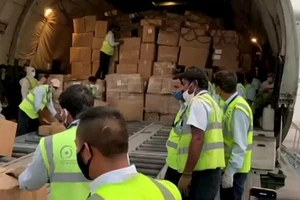 CNN: Viện trợ y tế ứ ở sân bay Ấn Độ dù bệnh viện đang thiếu