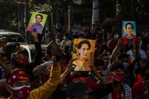 Biểu tình phản đối chính biến Myanmar bên ngoài Đại sứ quán Myanmar tại Thái Lan. Ảnh: ANI 