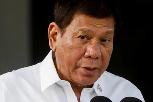 Ông Duterte cấm quan chức phát ngôn công khai về Biển Đông. Ảnh: EPA-EFE