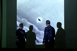 Cựu phi công Mỹ: Việc chạm mặt UFO là ''như cơm bữa'. Ảnh: THE WEEK
