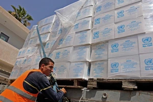 Một xe tải chở hàng viện trợ của Liên Hợp Quốc tại biên giới giữa Israel và Dải Gaza ngày 21-5. Ảnh: AFP