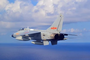 Tiêm kích JH-7 của Trung Quốc trong đợt tập trận chung với hải quân Nga ở Địa Trung Hải hồi tháng 8-2015. Ảnh: ZUMA PRESS