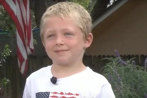 Bé Chase Poust trả lời phỏng vấn sau vụ tai nạn hôm 28-5. Ảnh chụp màn hình JAX4