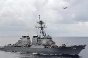 Tàu khu trục mang tên lửa dẫn đường lớp Arleigh Burke USS Curtis Wilbur của Mỹ. Ảnh: REUTERS