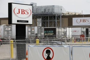  Nhà cung ứng thịt số một thế giới JBS cho biết công ty đã trả 11 triệu USD tiền chuộc cho nhóm tin tặc.