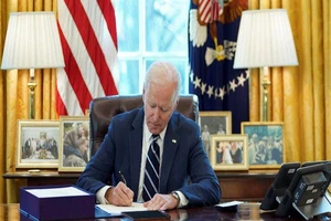Tổng thống Joe Biden trong phòng Bầu Dục. Ảnh: AFP