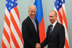  Tổng thống Mỹ Joe Biden (trái) và Tổng thống Nga Vladimir Putin. Ảnh: TASS