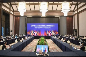 Bộ trưởng ngoại giao các nước ASEAN và Trung Quốc tham dự Hội nghị đặc biệt ASEAN - Trung Quốc lần thứ 19 hôm 7-6 tại TP Trùng Khánh. Ảnh: Wang Quanchao/XINHUA