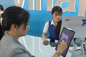 Trải nghiệm mô hình giao dịch 'không giấy tờ' của VNPT tại TP.HCM