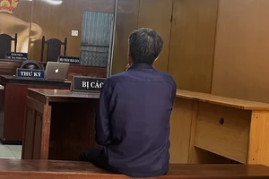 Tham ô hơn 681 triệu đồng, bị cáo bật khóc khi nghe mức án đề nghị