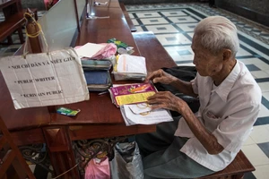 Người viết thư tay thuê cuối cùng ở Bưu điện TP.HCM đã qua đời 