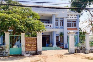 Trưởng phòng giáo dục có biểu hiện chuyên quyền, độc đoán