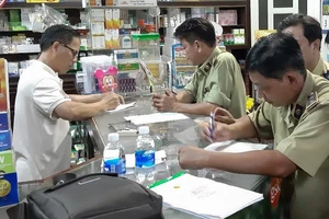 Kiên Giang: 1 quầy thuốc tăng giá khẩu trang bất hợp lý