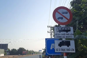 Chùm ảnh: Vì sao dân muốn cấm xe qua Cai Lậy theo giờ?