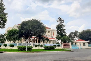 Cựu chủ tịch Bình Thủy có đơn xin không nghỉ việc nữa