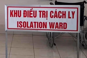 Thêm 2 người cùng bay với bệnh nhân thứ 17 âm tính COVID-19