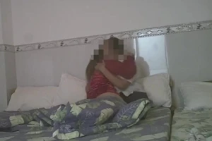 Tạm giam 2 người tung clip nóng nghi của lãnh đạo một ngành