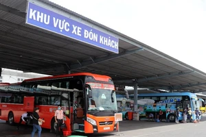 Hành khách thưa thớt trong ngày đầu xe khách hoạt động lại