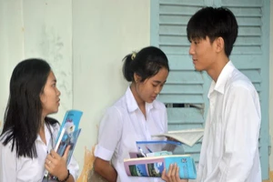 Nén nỗi đau mất cha đi thi tốt nghiệp THPT