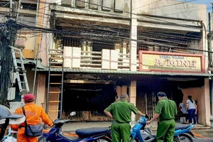 1 tiệm vàng bị cháy lúc nửa đêm