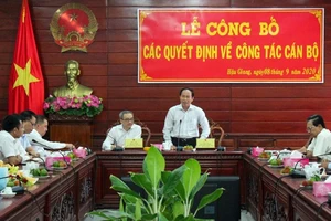 Hậu Giang trao các quyết định về công tác cán bộ