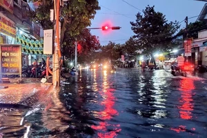 Cần Thơ: Nhiều tuyến đường bị ngập sau cơn mưa chiều cuối tuần