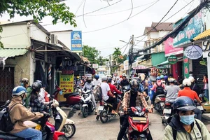 Cần Thơ: Kẹt xe hẻm 51, ngành chức năng gần như bó tay