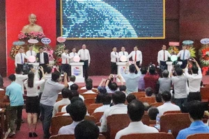 Hậu Giang: Dân có thể ngồi nhà nộp hồ sơ, làm các thủ tục khác