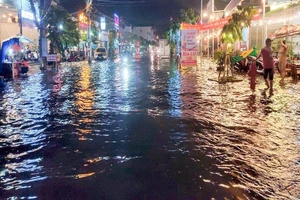 Cần Thơ ngập sâu do triều cường cuối tuần