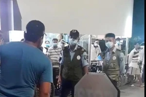 Đình chỉ một nhân viên bảo vệ có hành vi chưa đúng mực