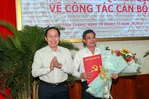 Hậu Giang công bố các quyết định về nhân sự