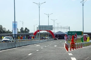 Cận cảnh tuyến đường hơn 6.300 tỉ trước giờ khánh thành