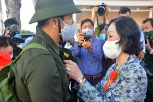 Bà Trương Thị Mai dự lễ giao nhận quân tỉnh Sóc Trăng