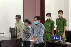 Cựu chủ tịch quỹ tín dụng vắng mặt, tòa hoãn xử