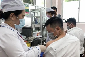 Ngày mai, Hậu Giang bắt đầu tiêm vaccine phòng COVID-19
