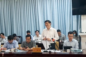 Bộ trưởng Bộ Y tế kiểm tra phòng chống COVID-19 ở Vĩnh Long