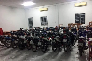 Bắt nhóm thanh niên tụ tập đua xe ở cầu Cần Thơ