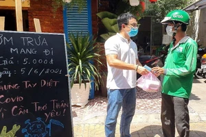 Tình người miền Tây trong mùa dịch COVID-19