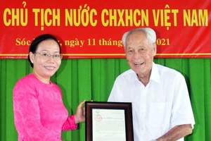 Chủ tịch nước gửi thư khen cụ ông 98 tuổi ở Sóc Trăng 