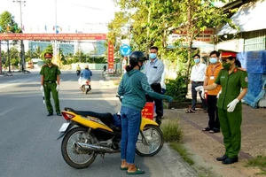 Cán bộ Sóc Trăng đi làm theo nguyên tắc '1 cung đường 2 điểm đến'